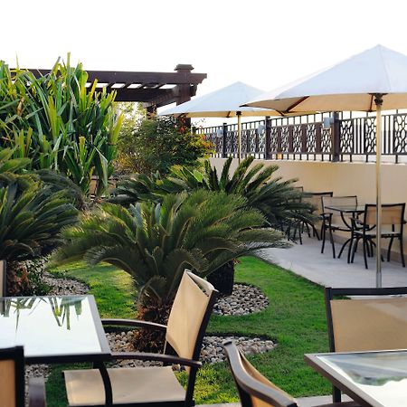 Moevenpick Hotel Apartments Al Mamzar Dubai Luaran gambar The rooftop garden at the hotel