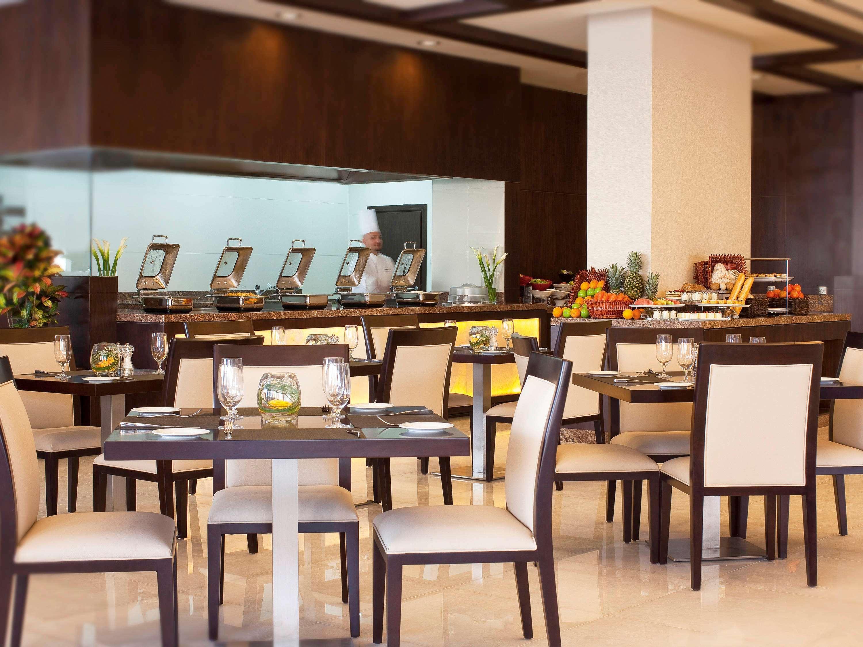 Moevenpick Hotel Apartments Al Mamzar Dubai Luaran gambar The restaurant