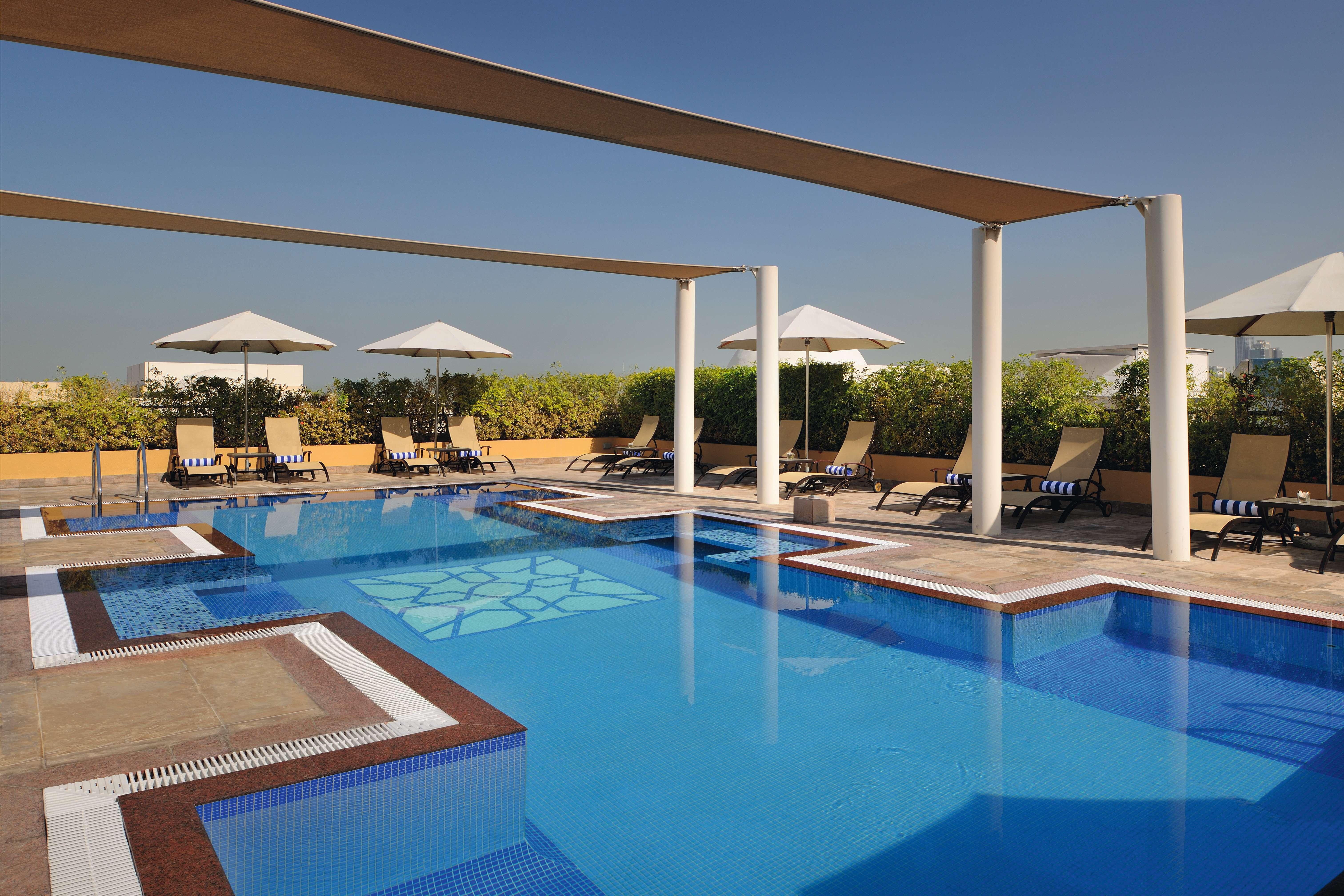 Moevenpick Hotel Apartments Al Mamzar Dubai Luaran gambar The swimming pool at the hotel