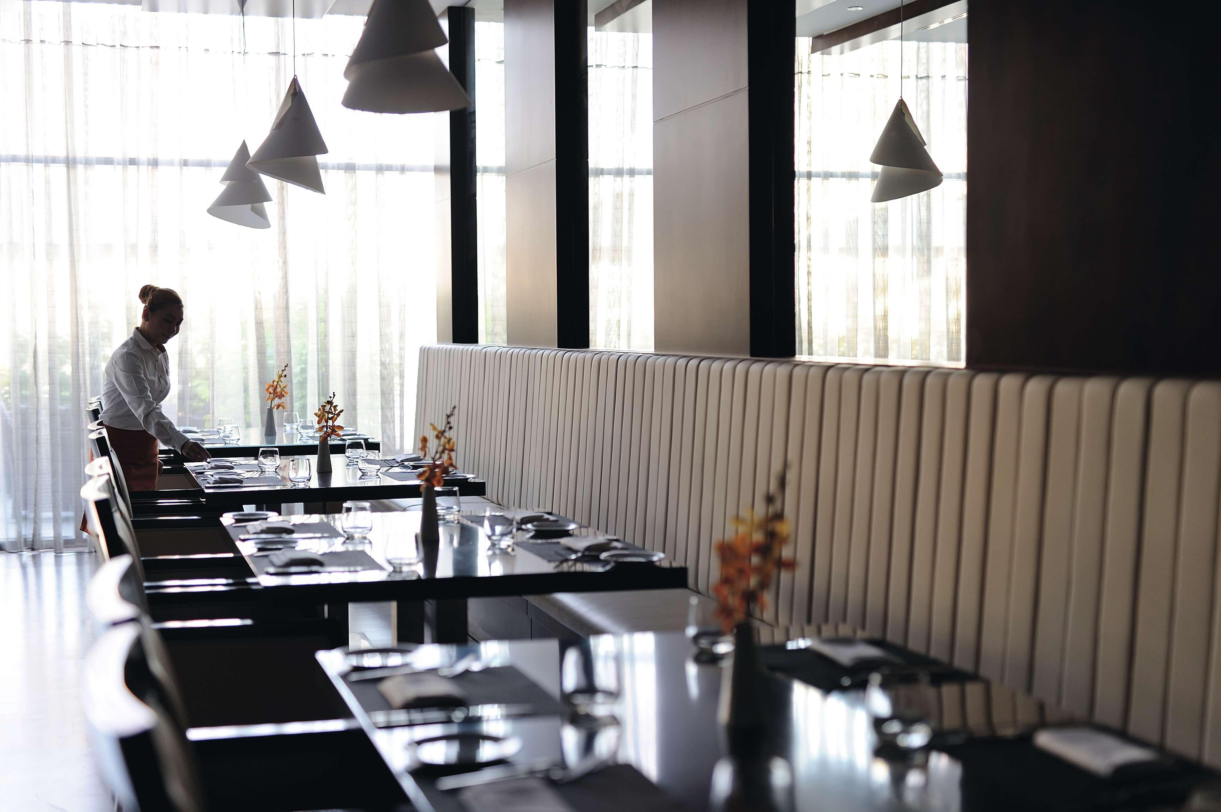 Moevenpick Hotel Apartments Al Mamzar Dubai Luaran gambar Restaurant