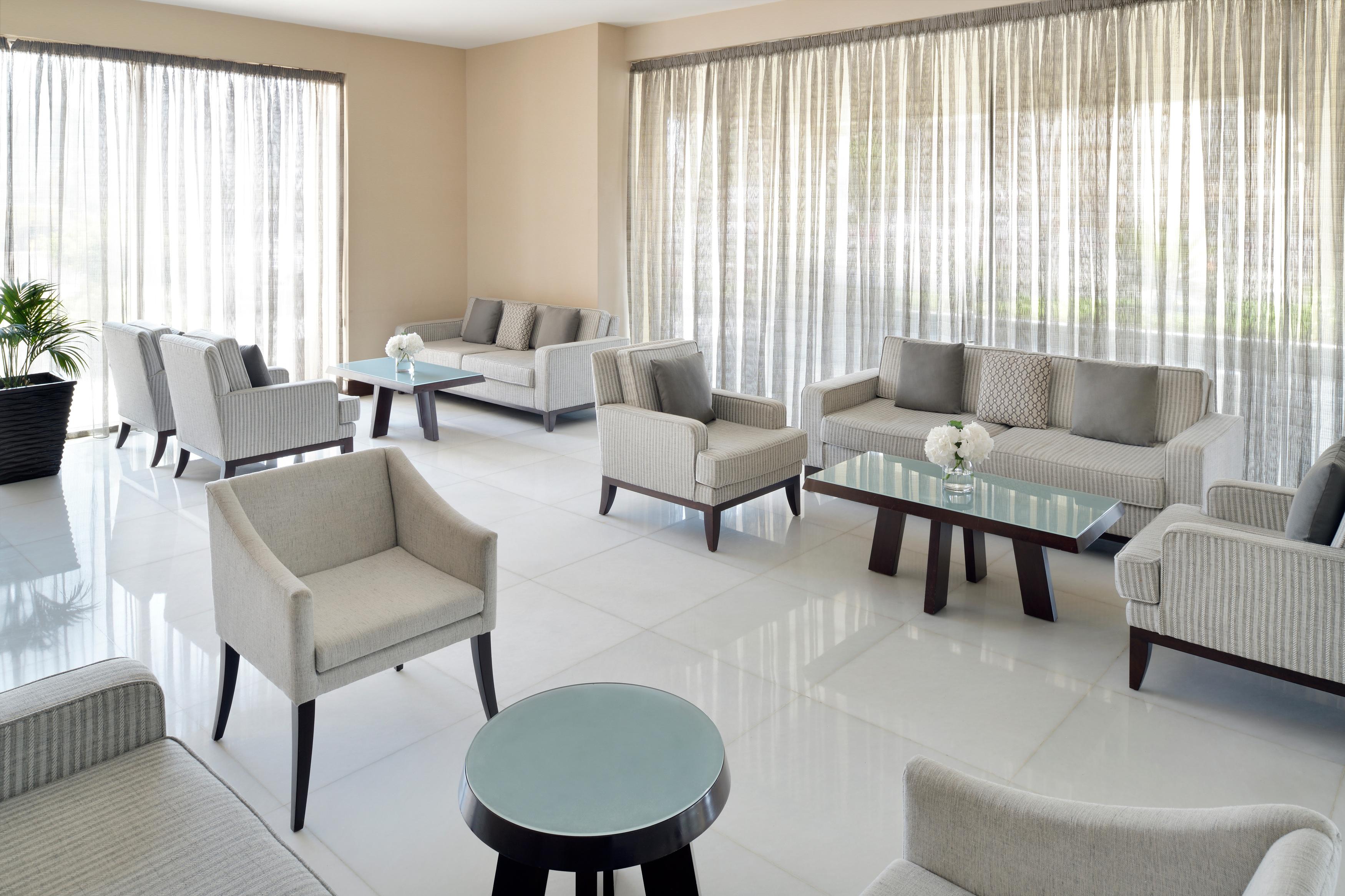 Moevenpick Hotel Apartments Al Mamzar Dubai Luaran gambar The interior of the hotel