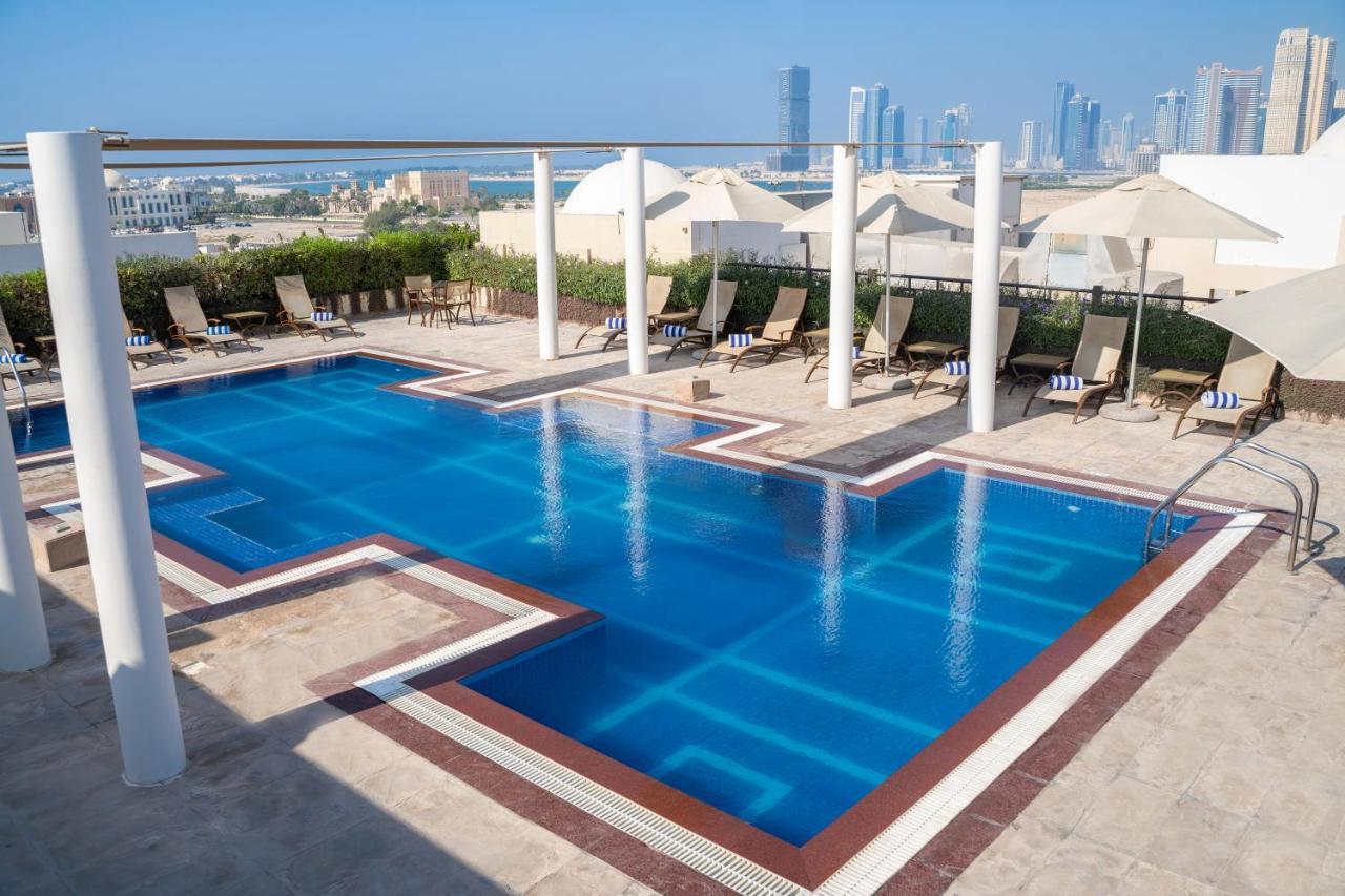 Moevenpick Hotel Apartments Al Mamzar Dubai Luaran gambar Pool at the hotel