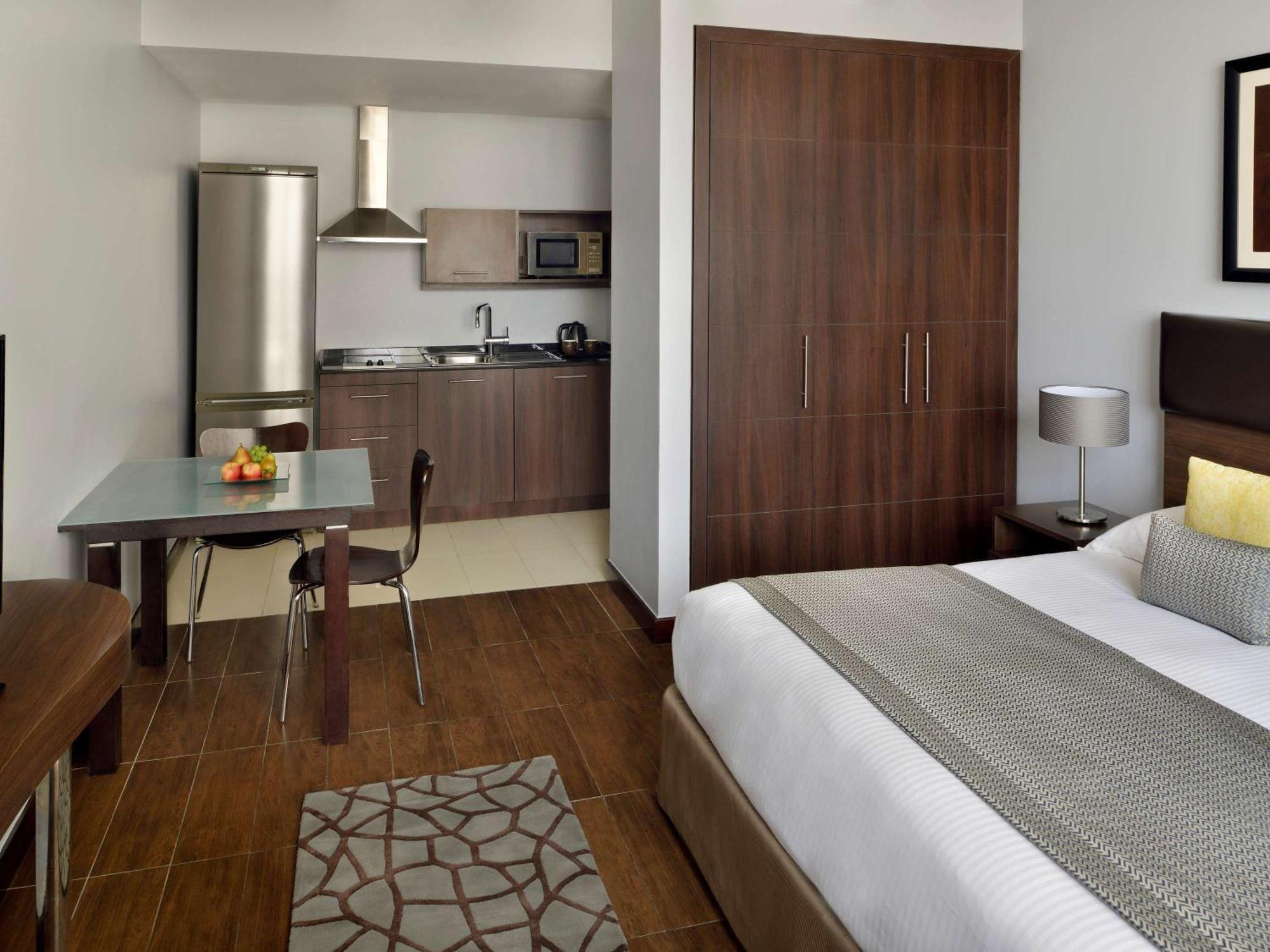 Moevenpick Hotel Apartments Al Mamzar Dubai Luaran gambar Studio apartment