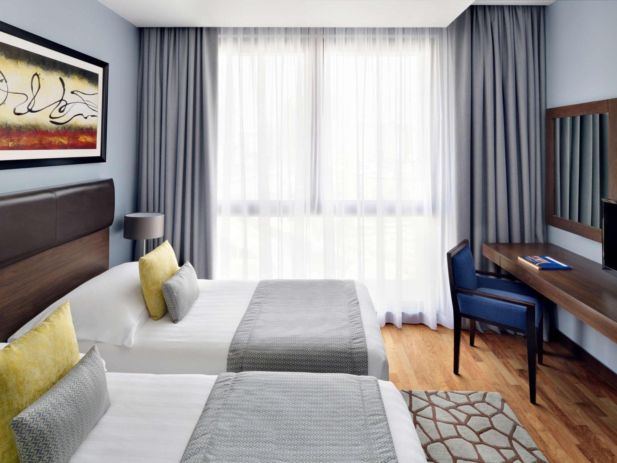 Moevenpick Hotel Apartments Al Mamzar Dubai Luaran gambar A room at the hotel