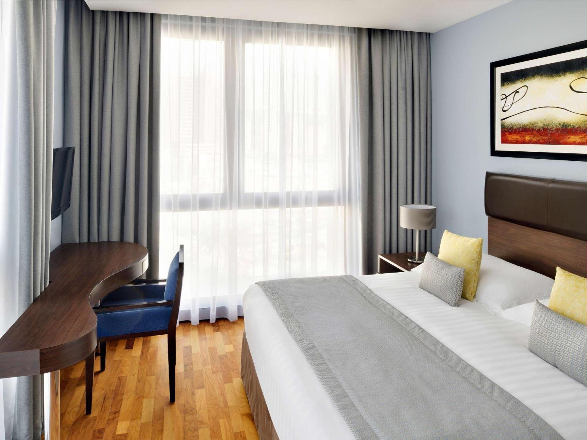 Moevenpick Hotel Apartments Al Mamzar Dubai Luaran gambar A typical room at the hotel