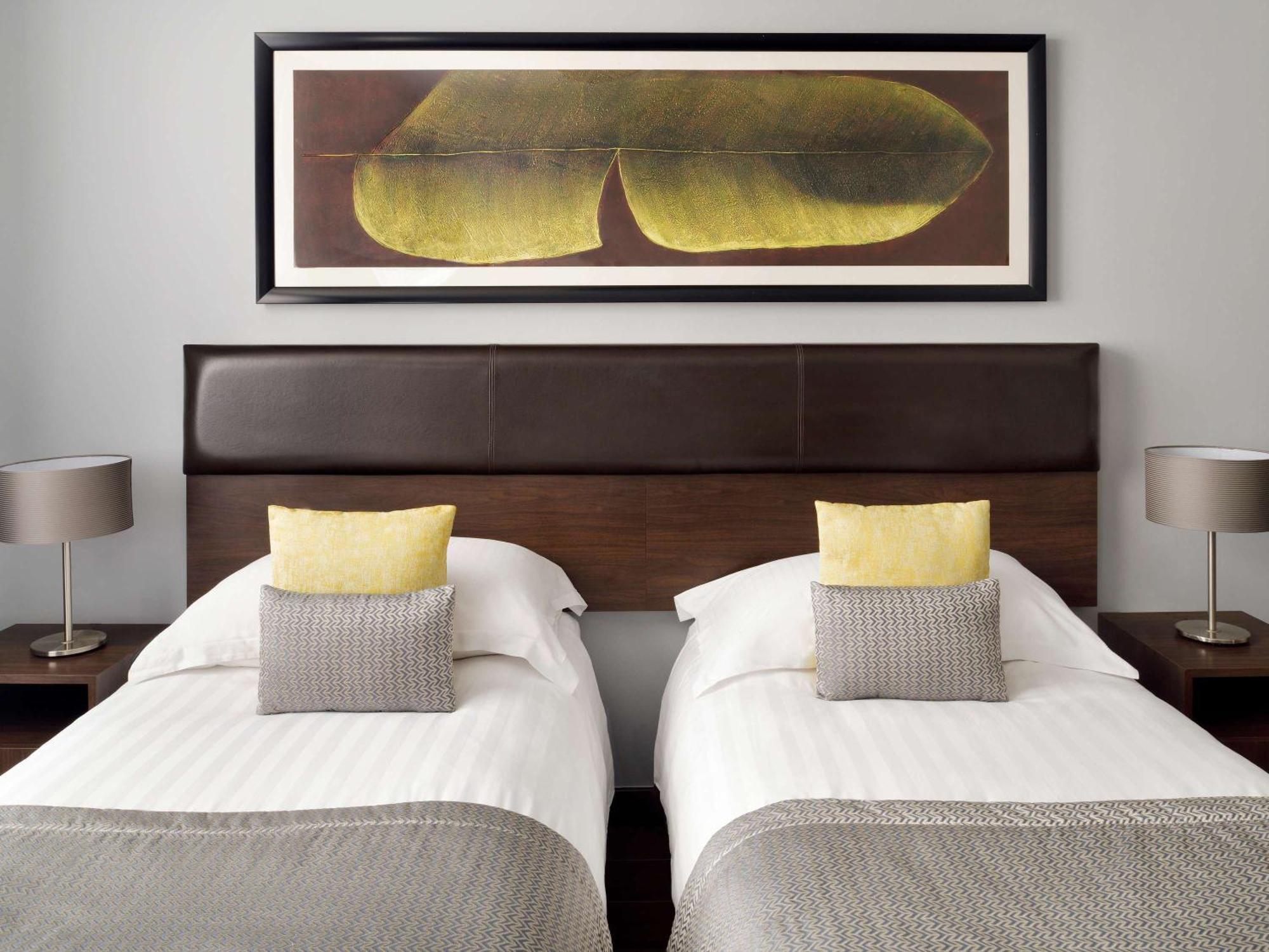 Moevenpick Hotel Apartments Al Mamzar Dubai Luaran gambar A room at the hotel