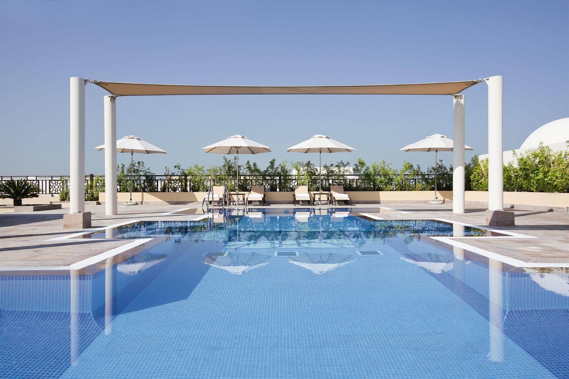 Moevenpick Hotel Apartments Al Mamzar Dubai Luaran gambar The swimming pool at the hotel